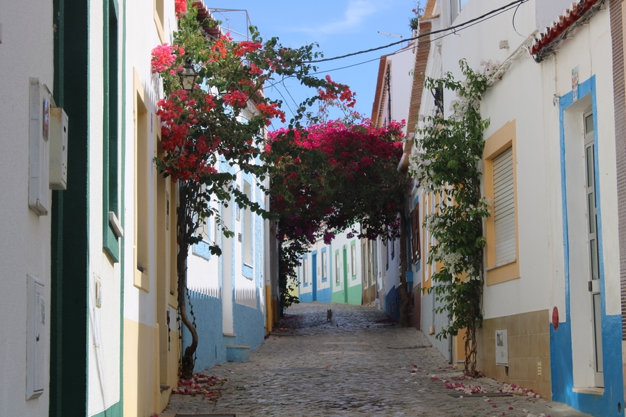 Ferragudo small alley